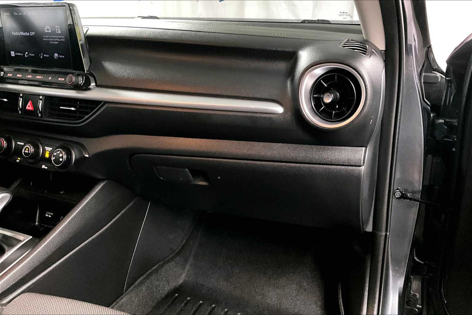 2023 Kia Forte LXS - Photo 13