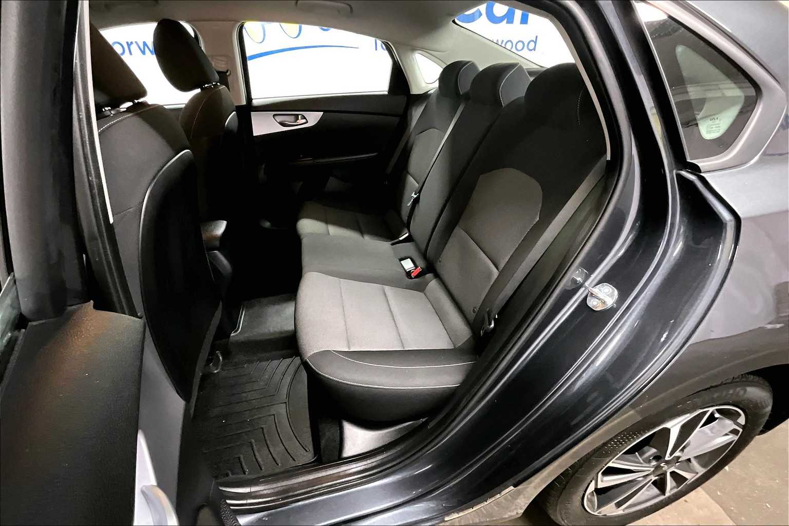 2023 Kia Forte LXS - Photo 15