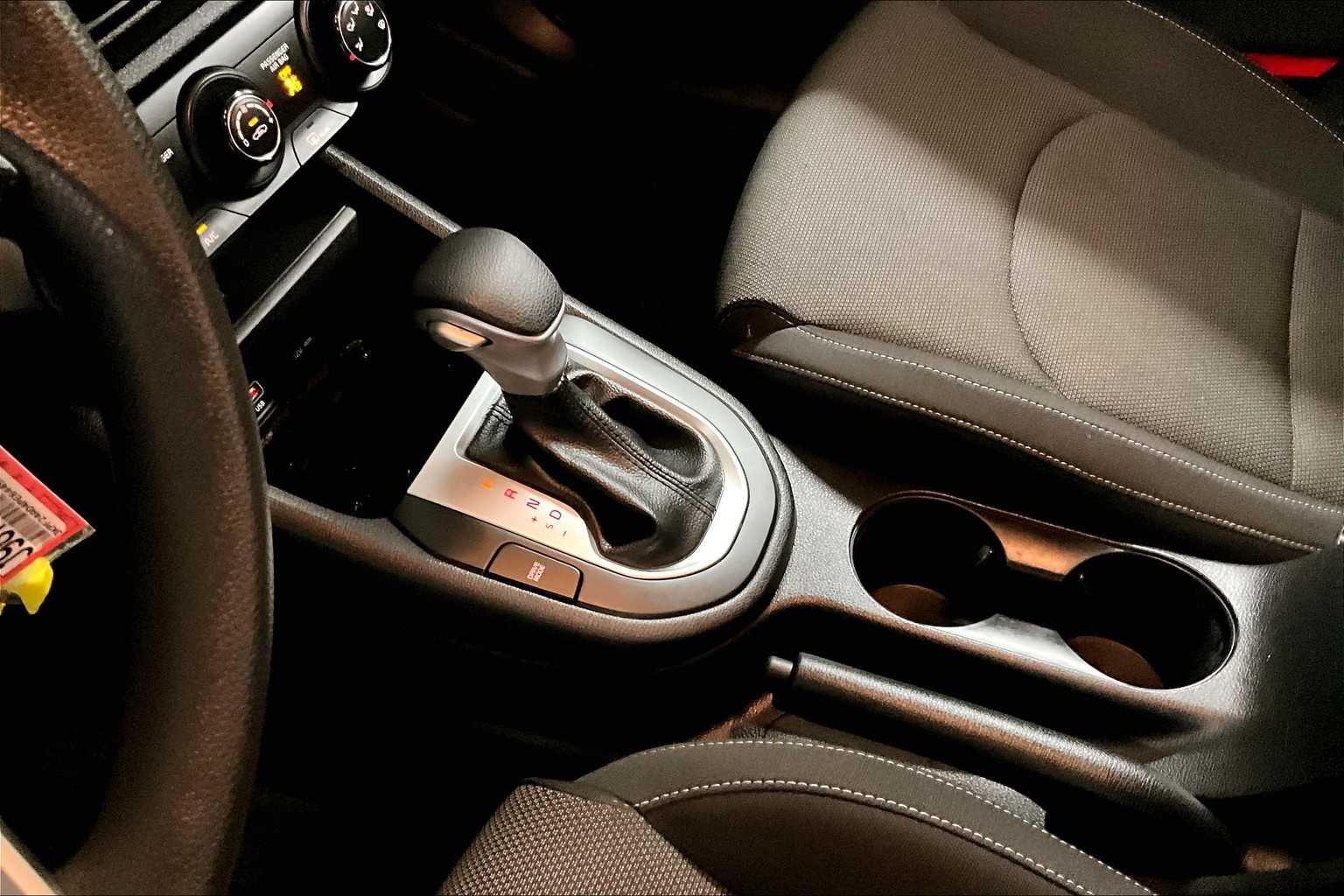 2023 Kia Forte LXS - Photo 20