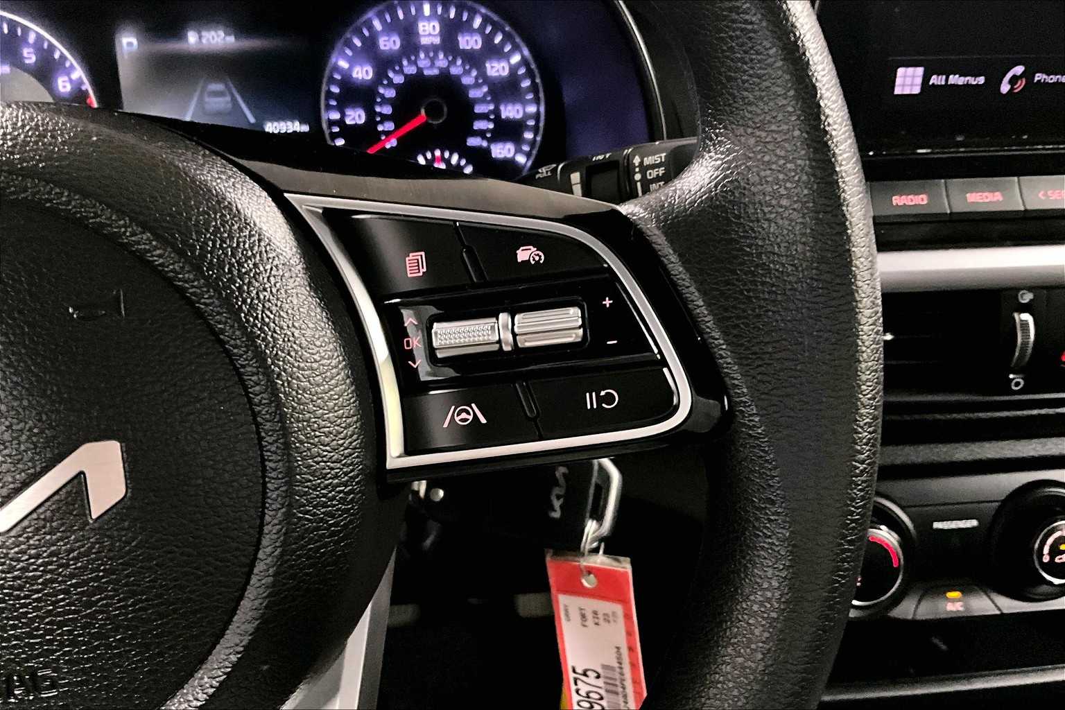 2023 Kia Forte LXS - Photo 23