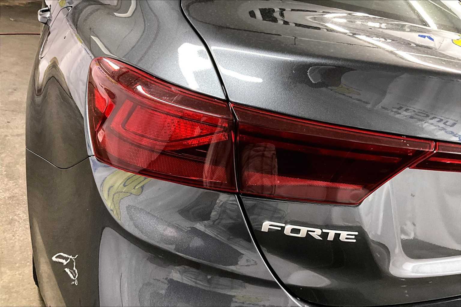 2023 Kia Forte LXS - Photo 31
