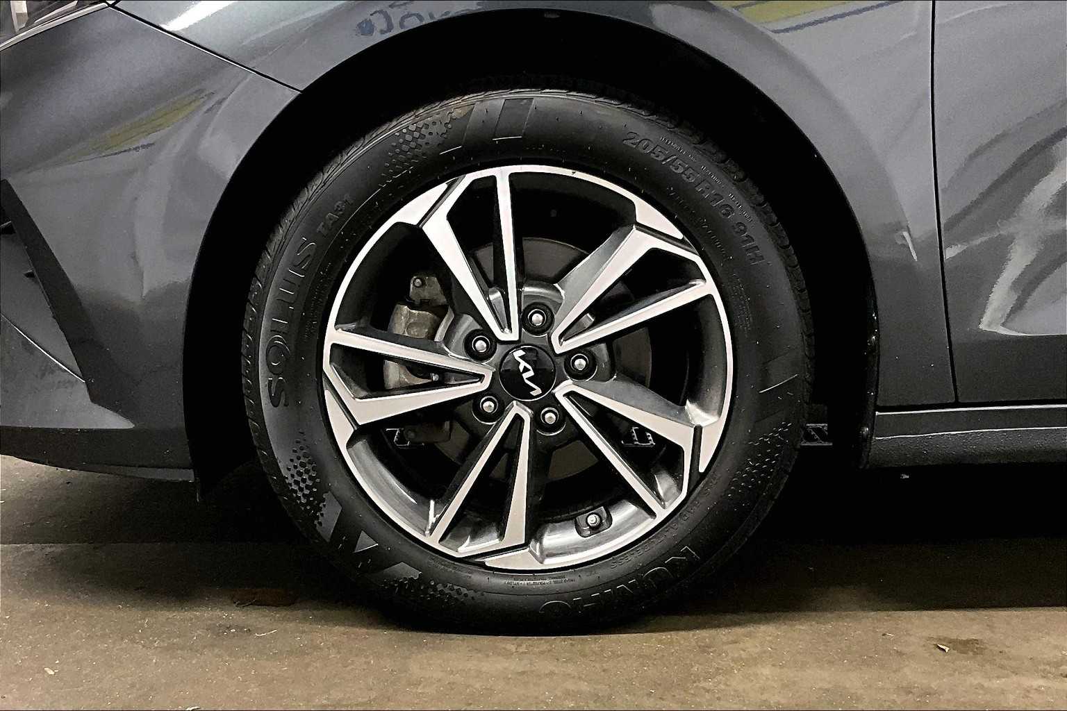 2023 Kia Forte LXS - Photo 7
