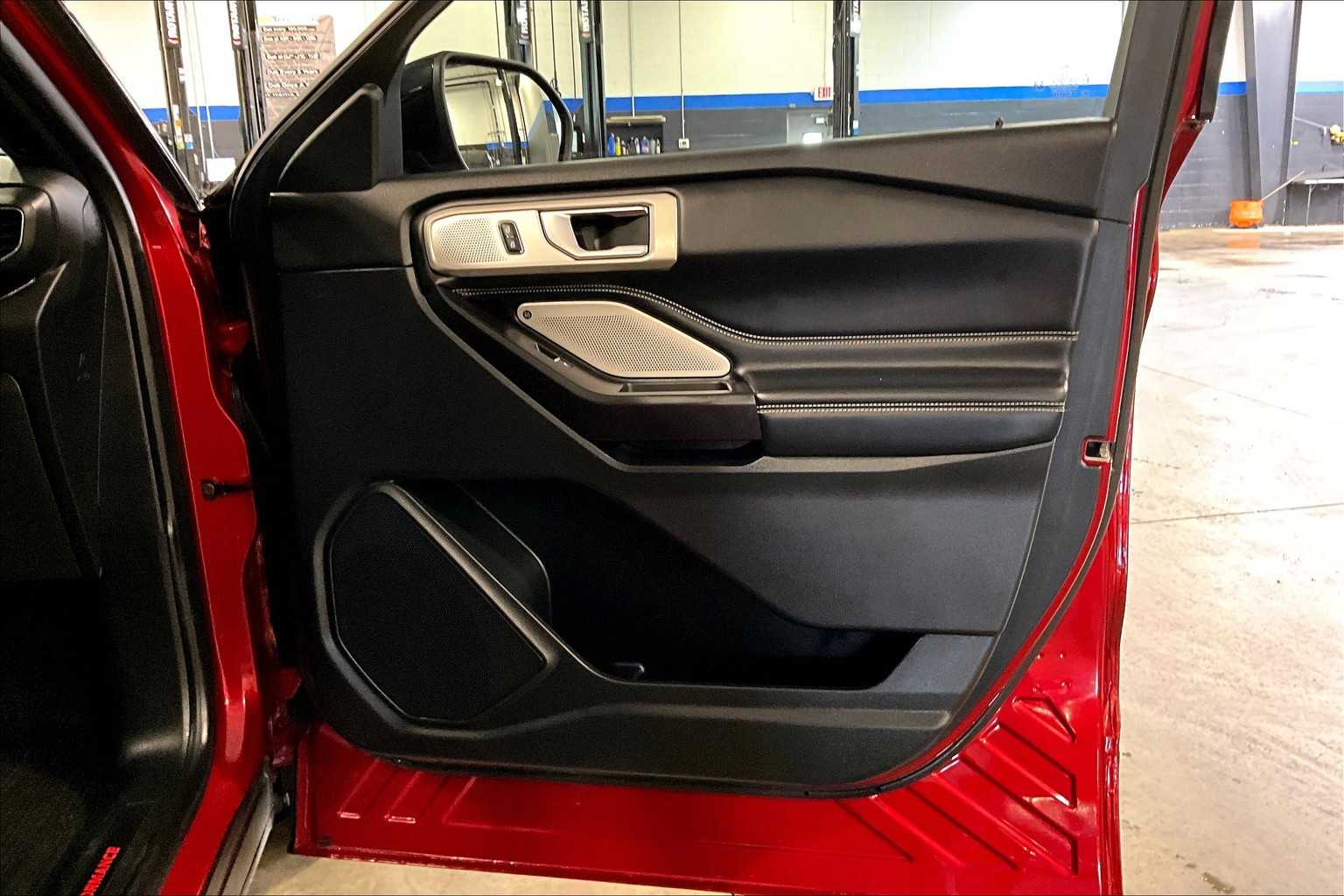 2020 Ford Explorer ST - Photo 12