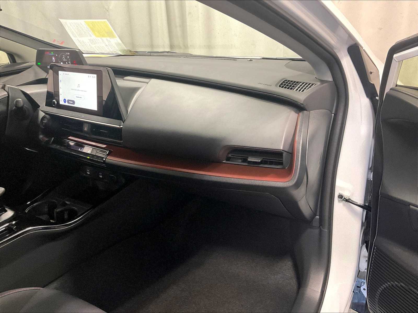 2024 Toyota Prius Prime SE - Photo 13