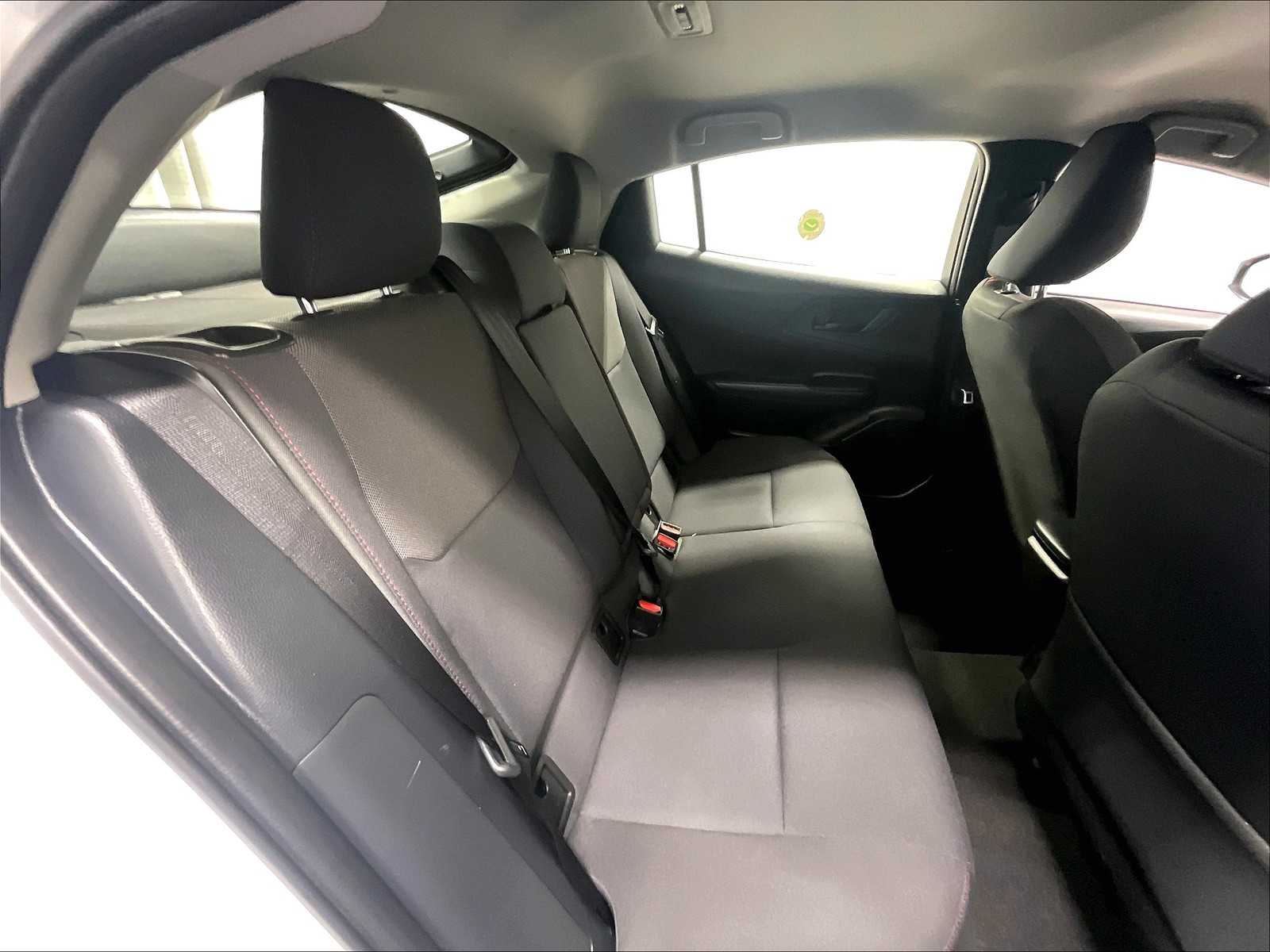 2024 Toyota Prius Prime SE - Photo 16