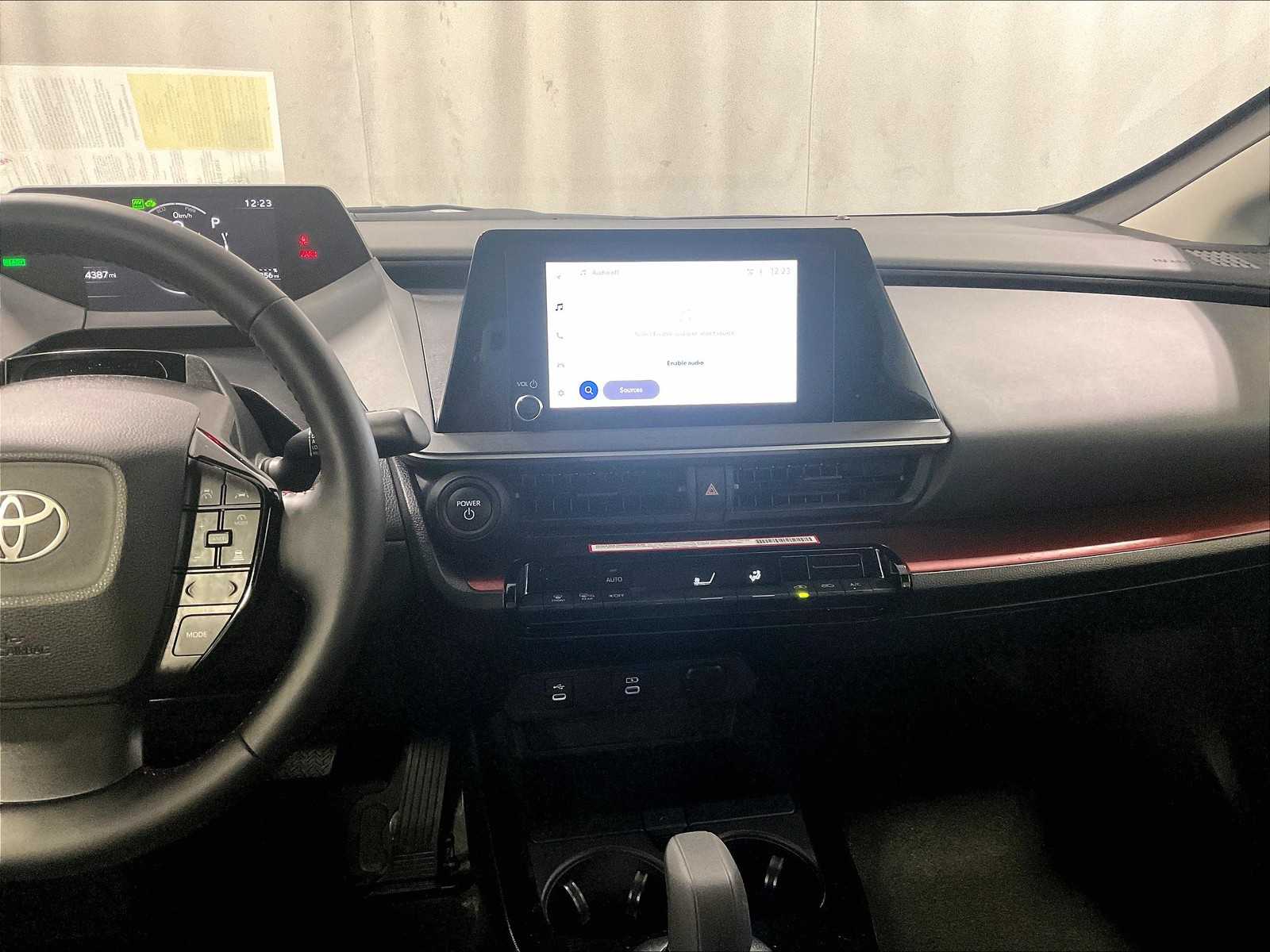 2024 Toyota Prius Prime SE - Photo 18