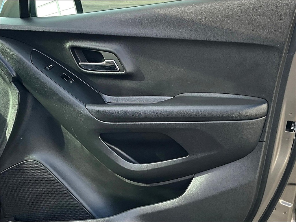 2022 Chevrolet Trax LT - Photo 12