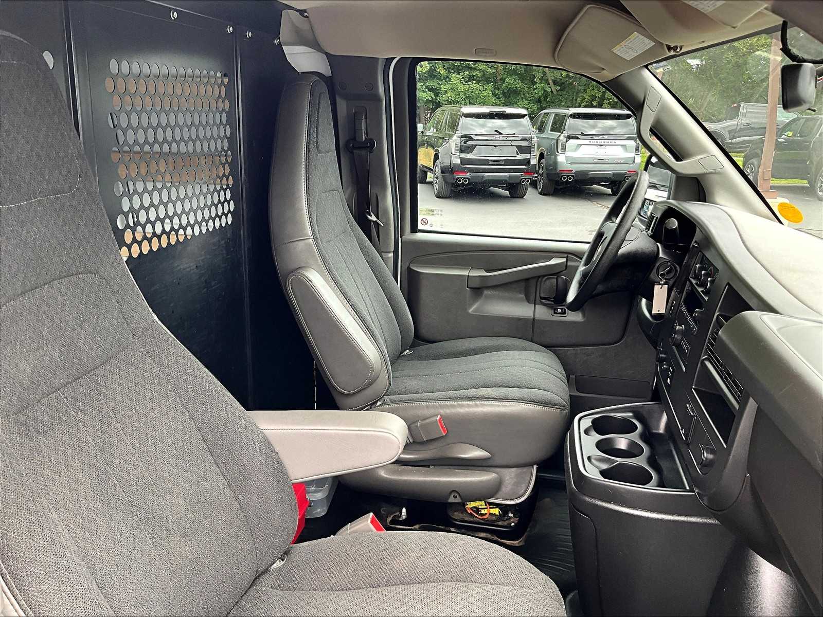 2023 Chevrolet Express 2500 Cargo photo 12