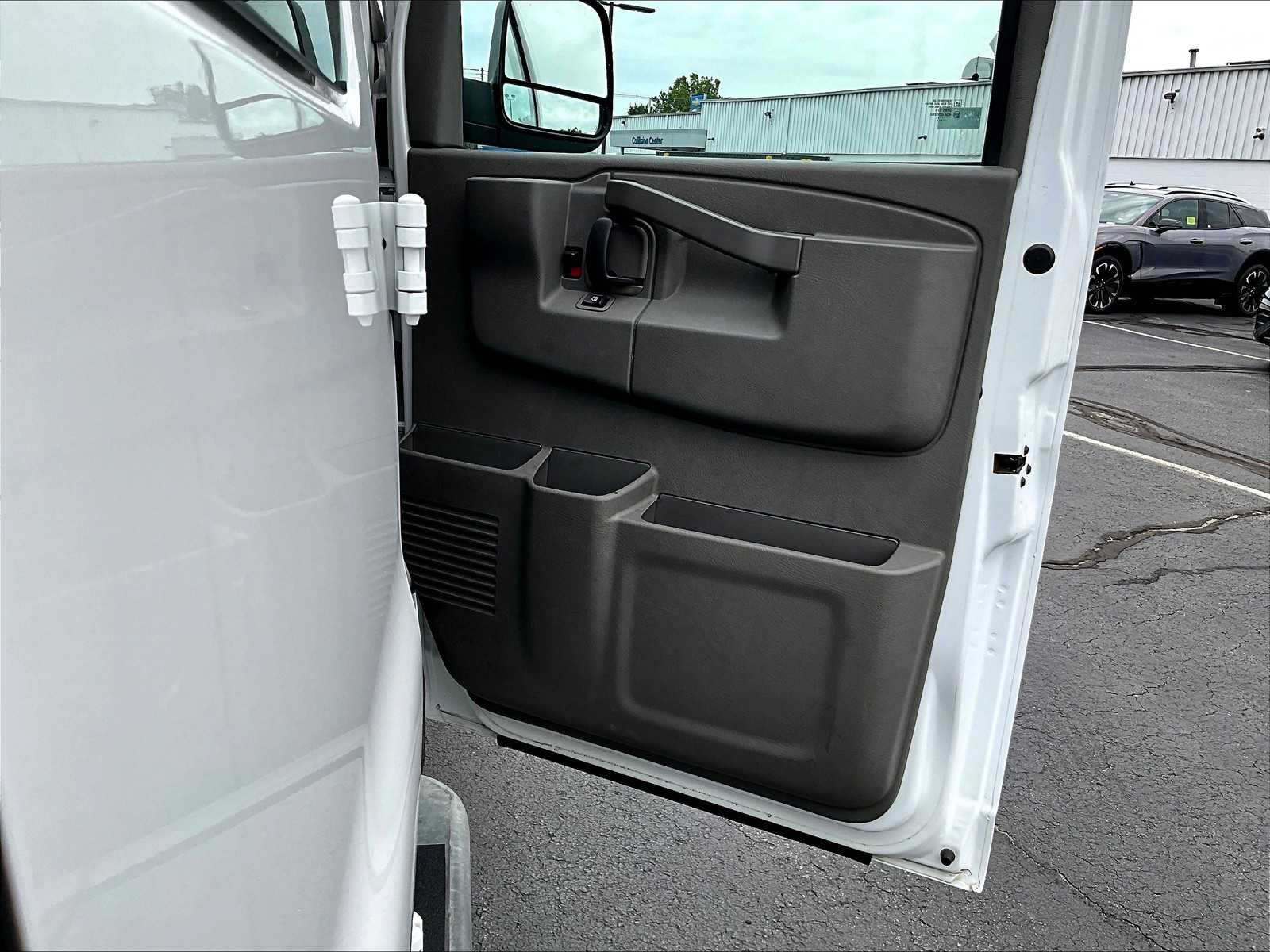 2023 Chevrolet Express 2500 Cargo photo 13