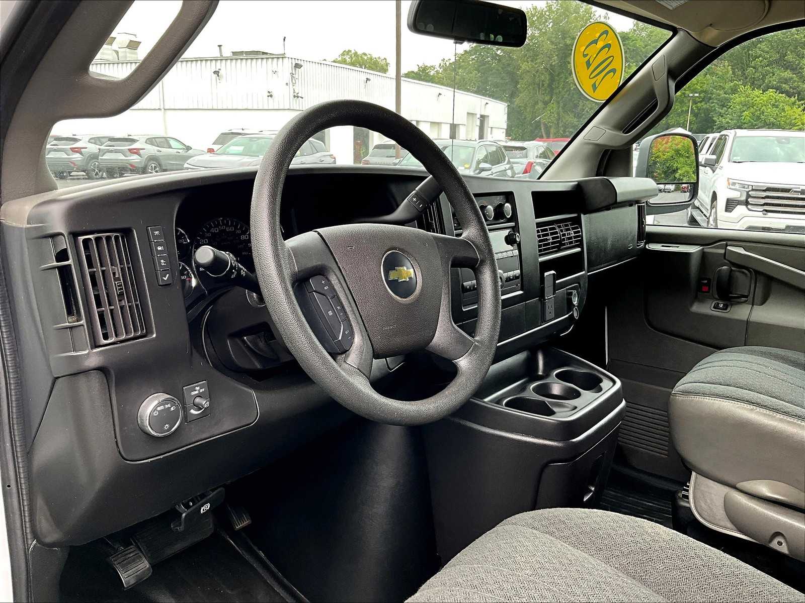 2023 Chevrolet Express 2500 Cargo photo 9