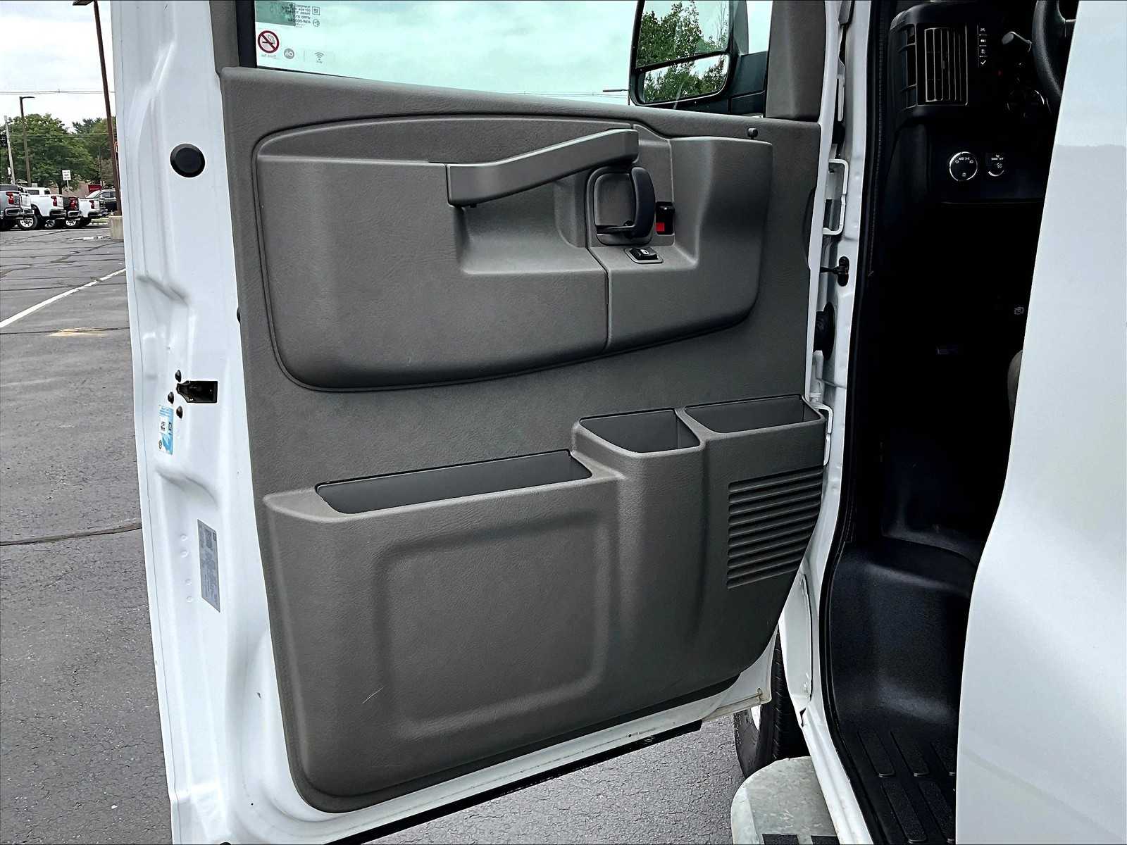 2023 Chevrolet Express 2500 Cargo photo 10