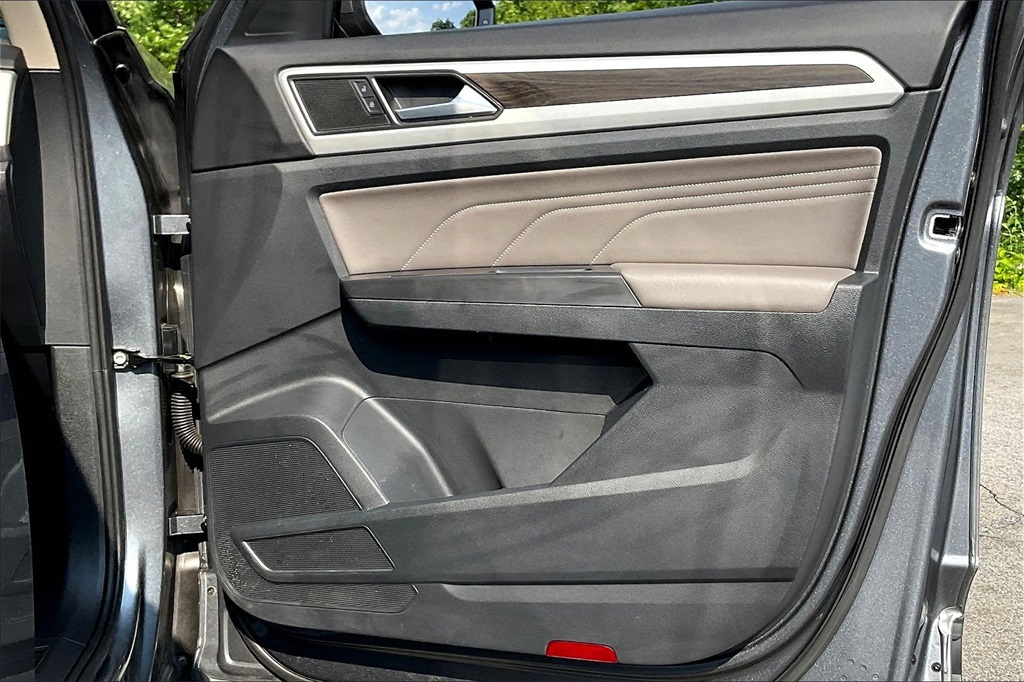 2022 Volkswagen Atlas 3.6L V6 SE w/Technology - Photo 11