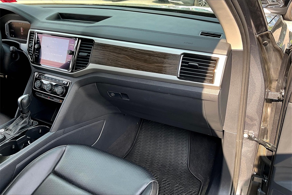 2022 Volkswagen Atlas 3.6L V6 SE w/Technology - Photo 12
