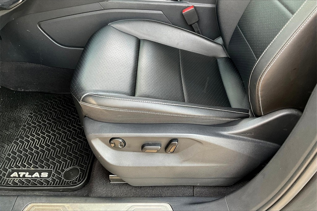 2022 Volkswagen Atlas 3.6L V6 SE w/Technology - Photo 35