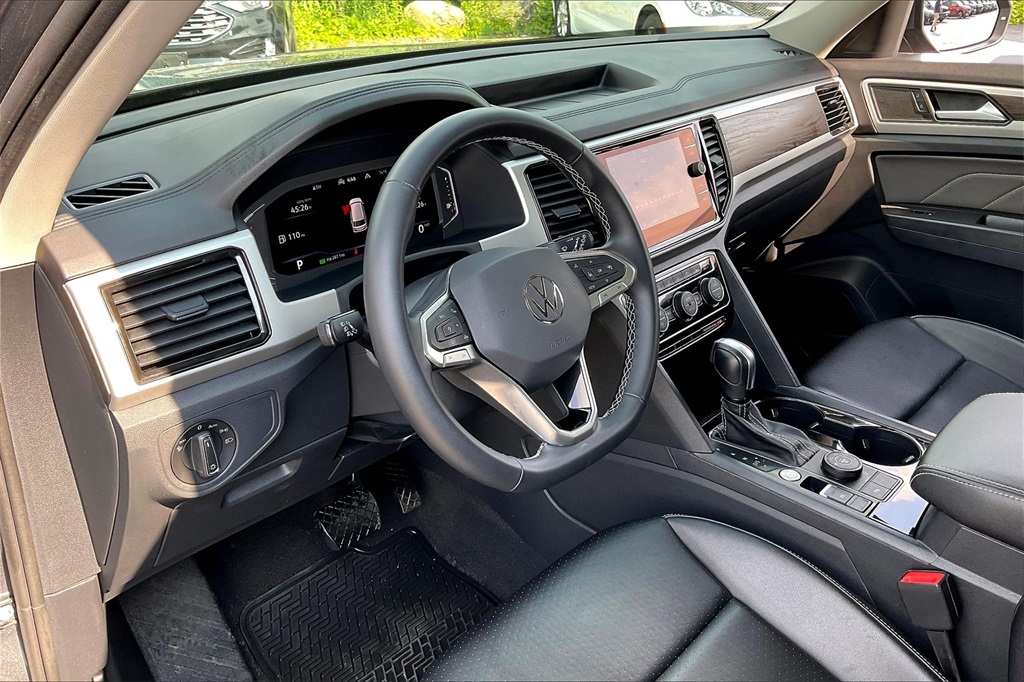 2022 Volkswagen Atlas 3.6L V6 SE w/Technology - Photo 8