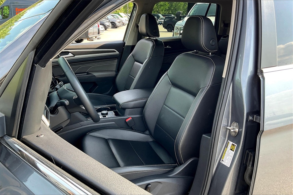 2022 Volkswagen Atlas 3.6L V6 SE w/Technology - Photo 9