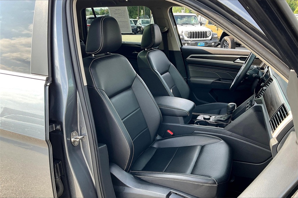 2022 Volkswagen Atlas 3.6L V6 SE w/Technology - Photo 10