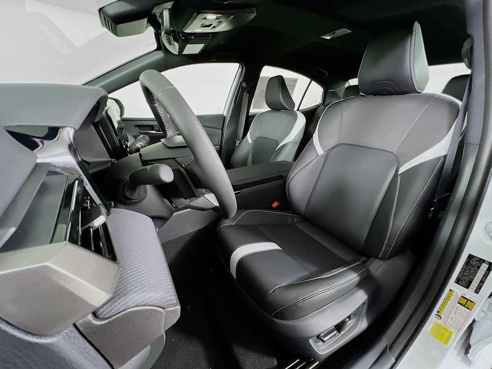 2025 Toyota Camry SE - Photo 12