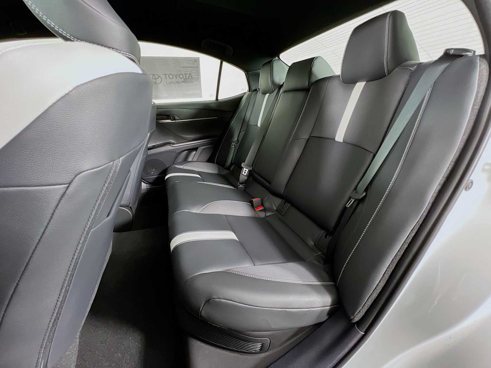 2025 Toyota Camry SE - Photo 13