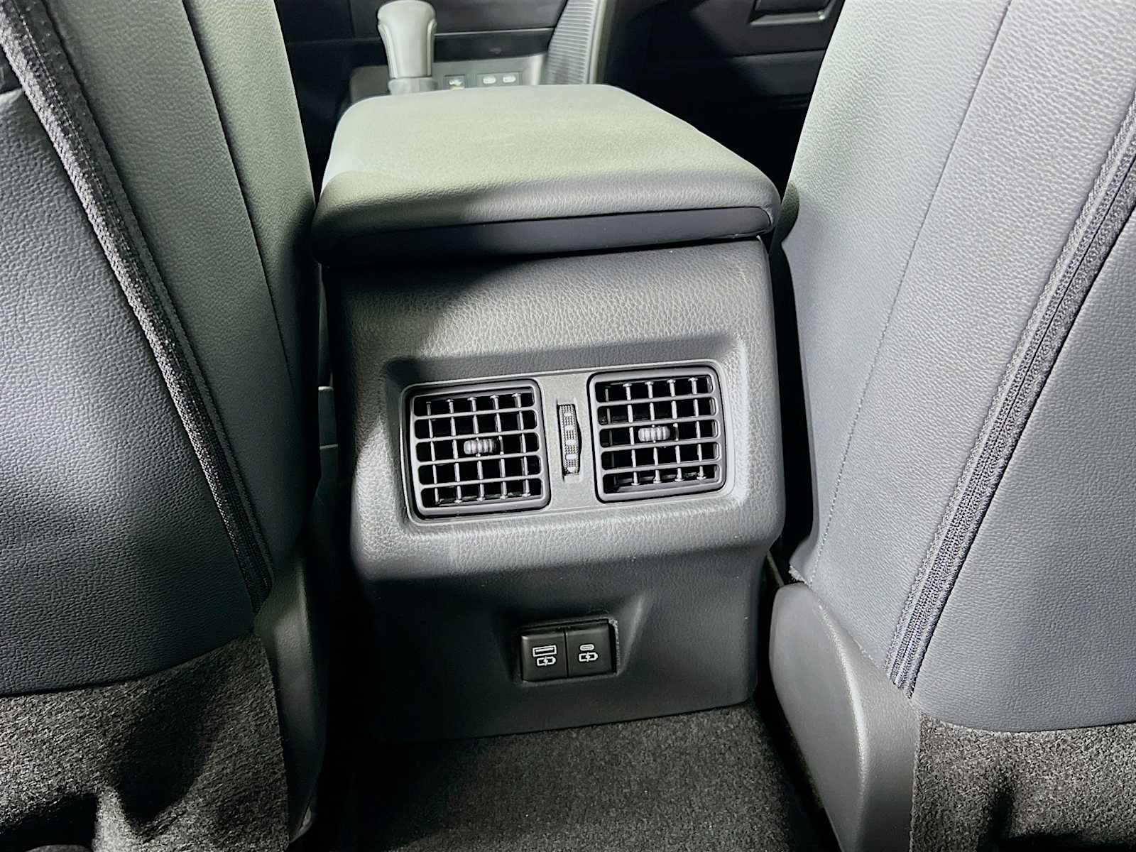 2025 Toyota Camry SE - Photo 14