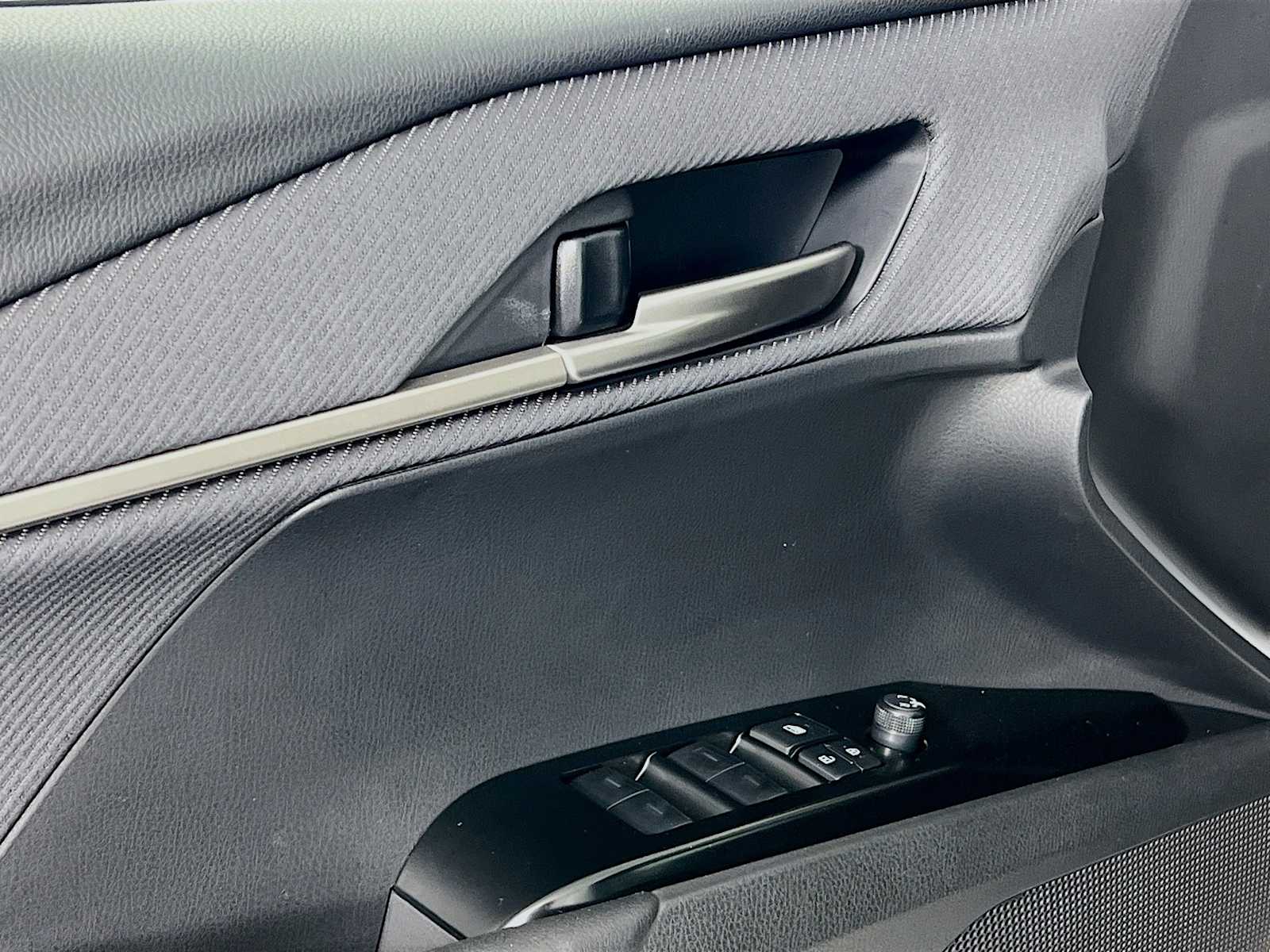 2025 Toyota Camry SE - Photo 16