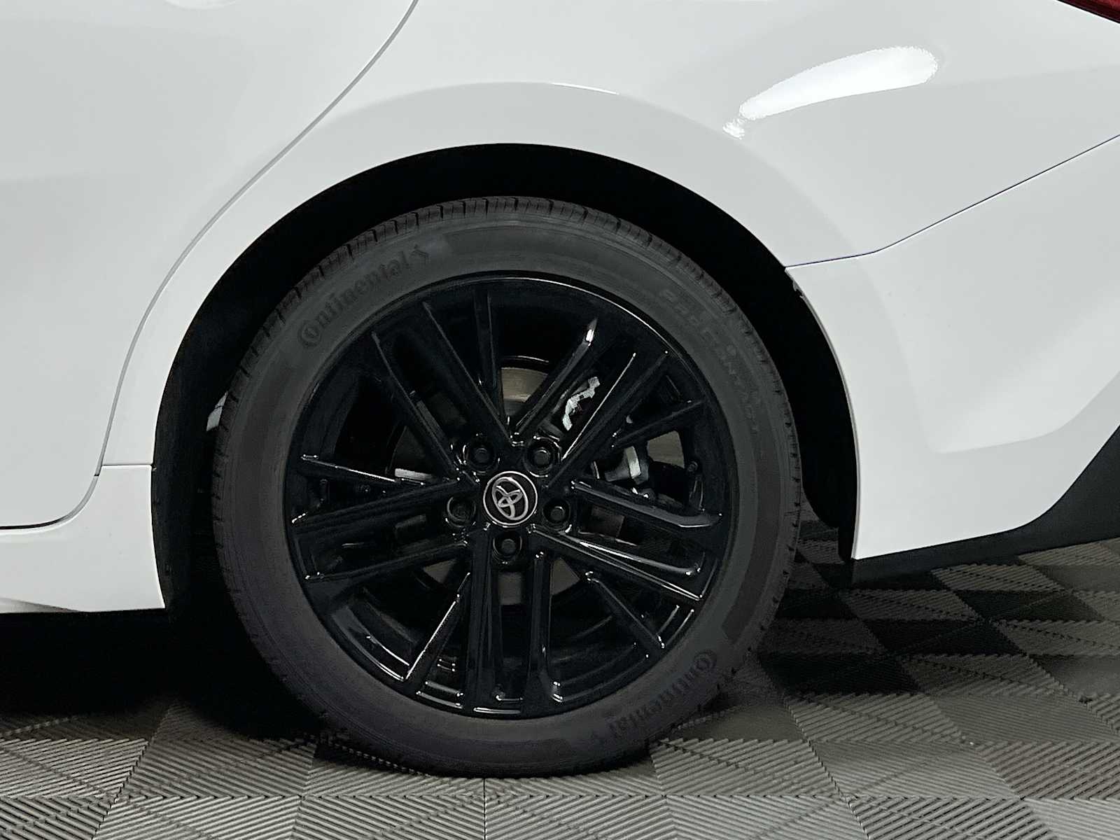 2025 Toyota Camry SE - Photo 19