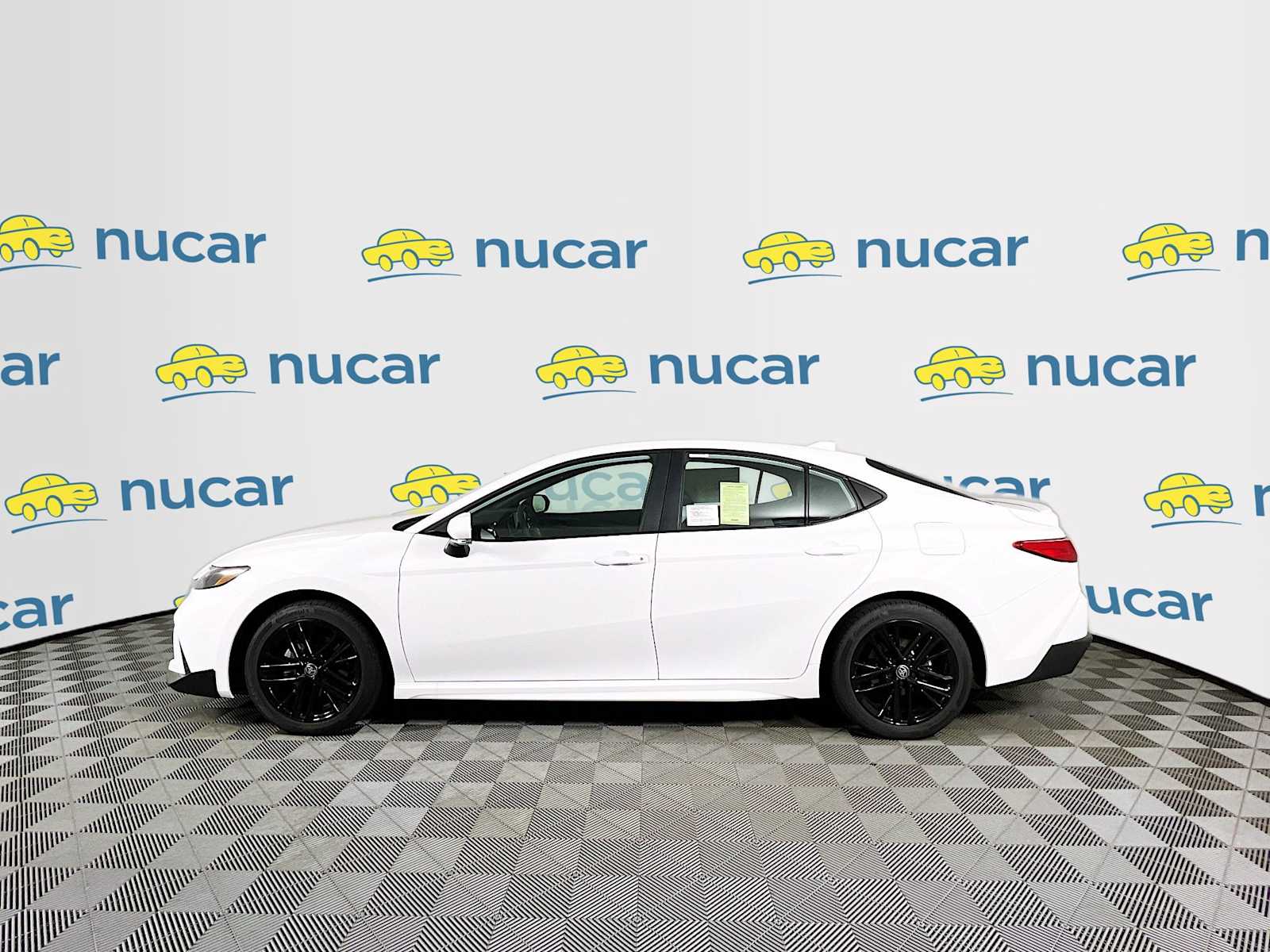 2025 Toyota Camry SE - Photo 3