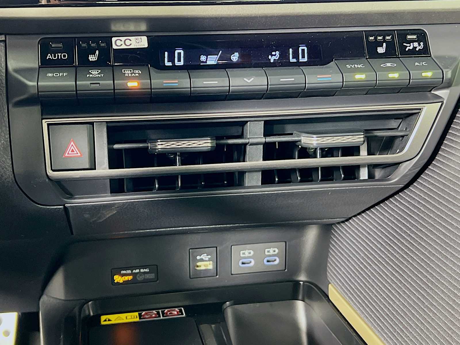 2025 Toyota Camry SE - Photo 10