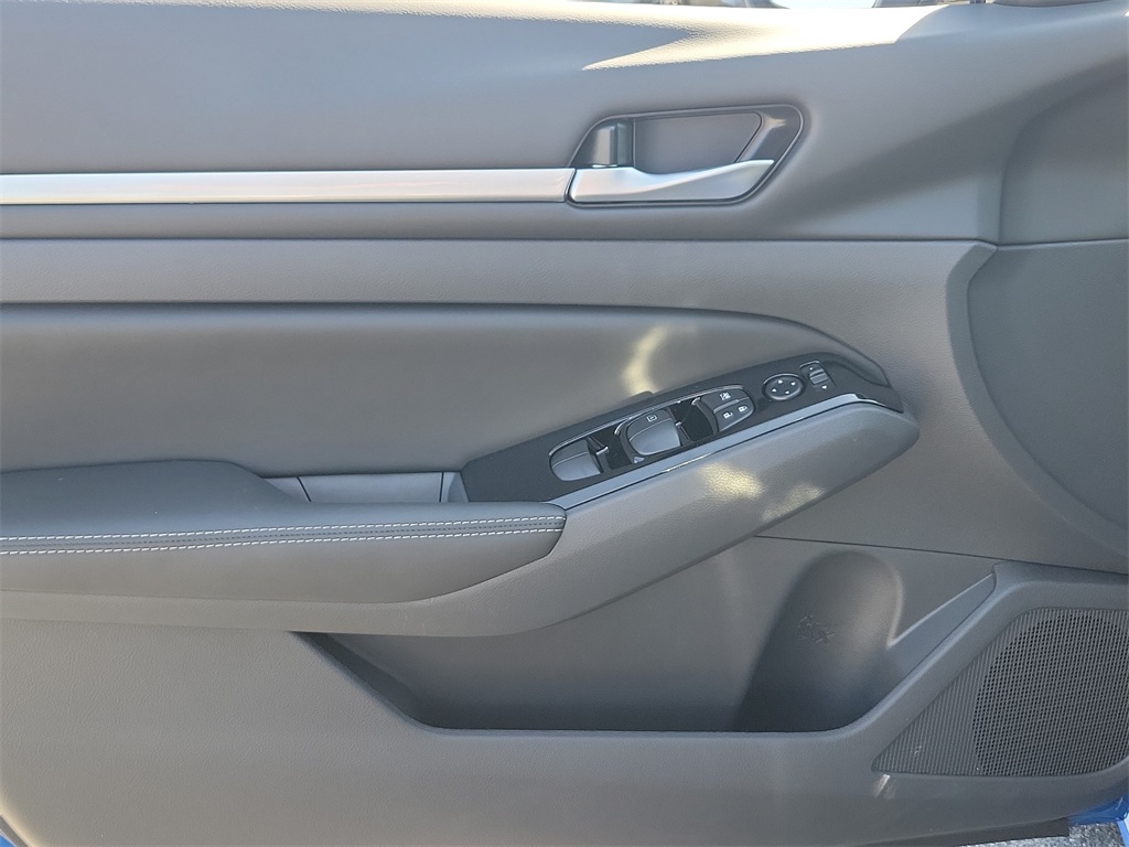 2025 Nissan Altima 2.5 SL - Photo 8