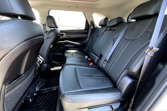 2022 Kia Sorento S - Photo 14