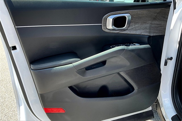 2022 Kia Sorento S - Photo 9