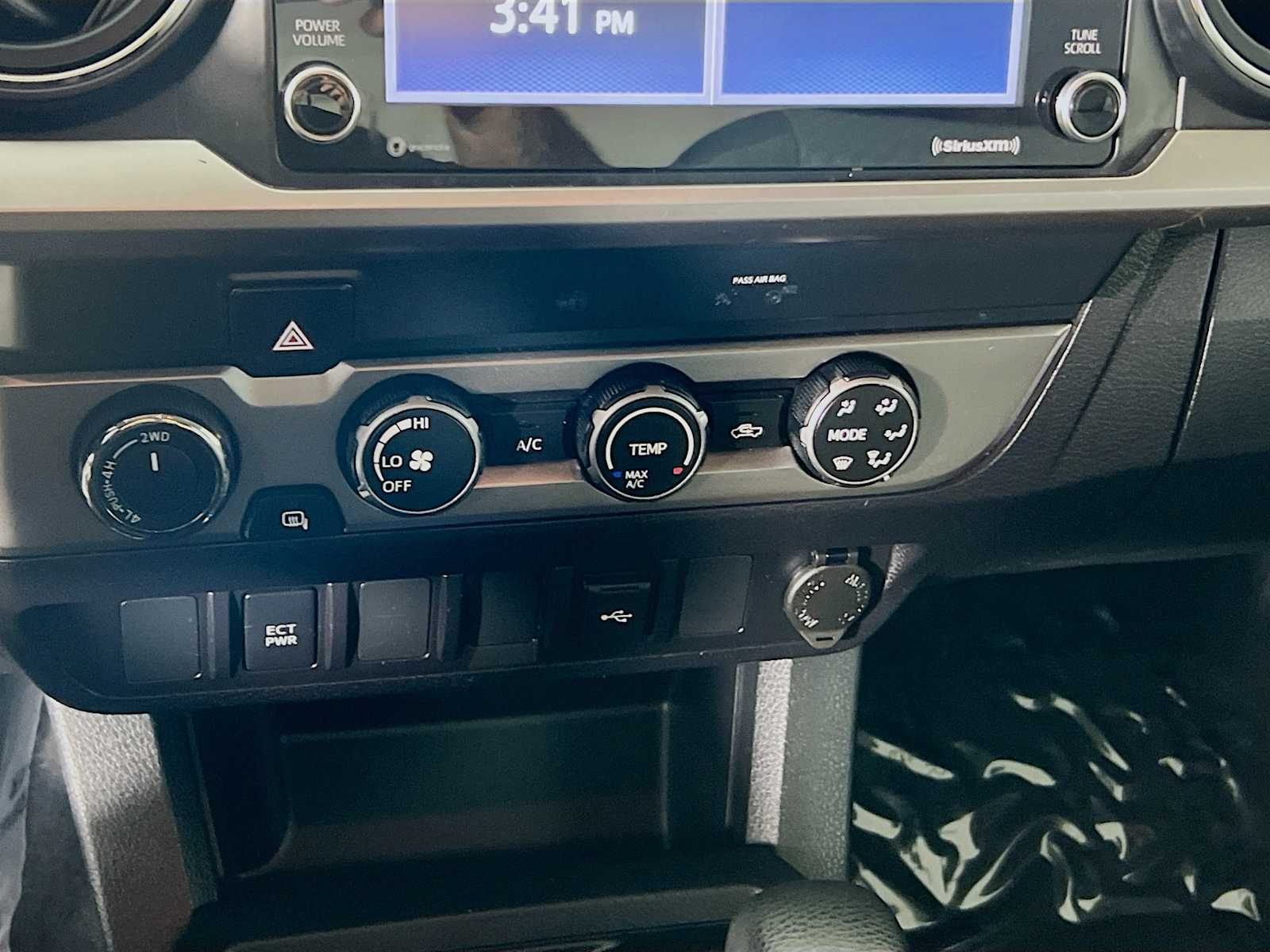 2022 Toyota Tacoma SR5 - Photo 15