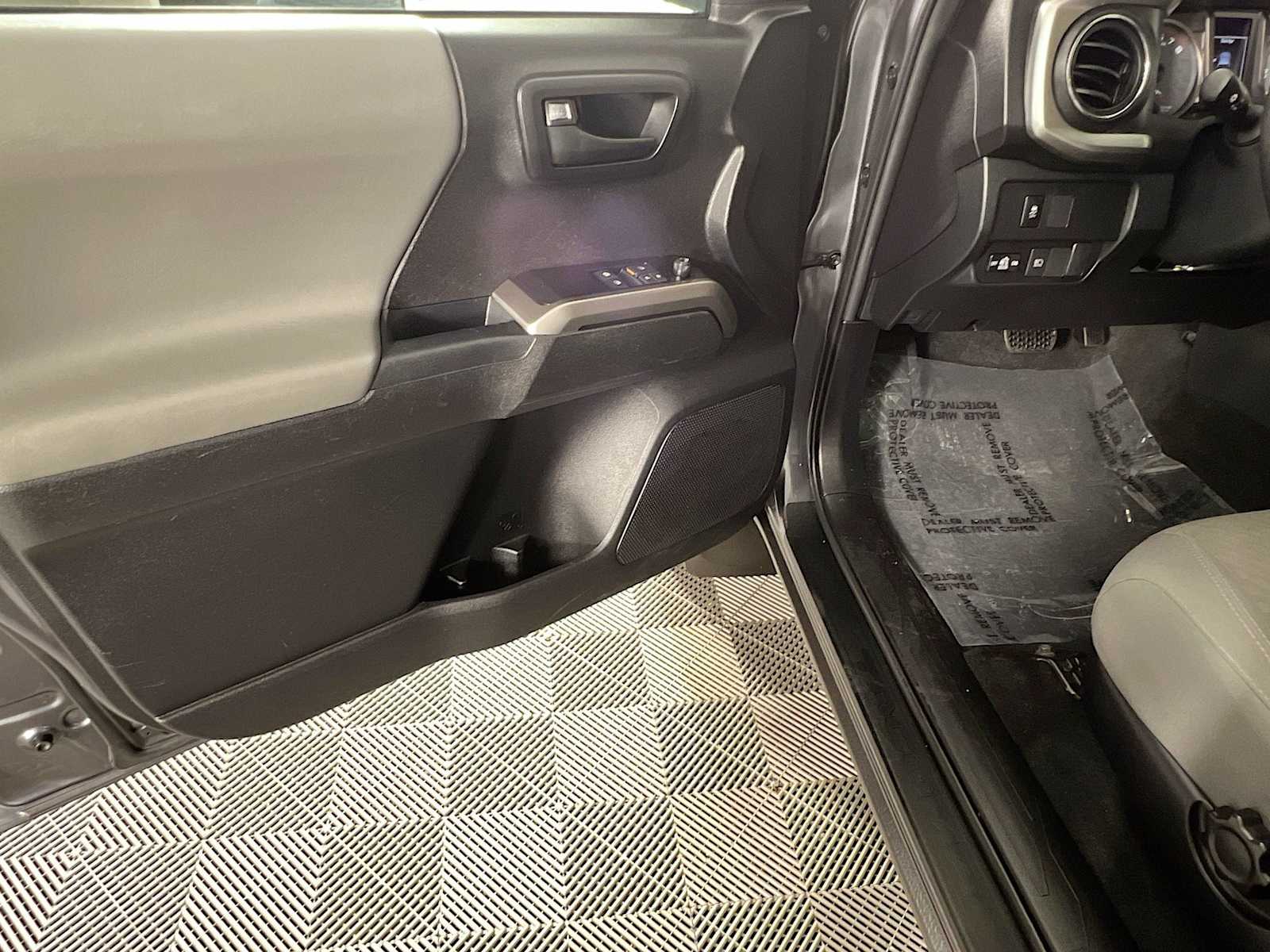 2022 Toyota Tacoma SR5 - Photo 18