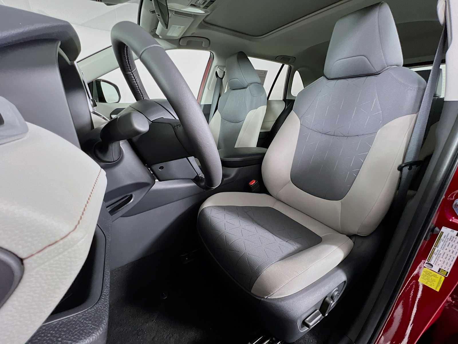 2025 Toyota RAV4 Hybrid XLE - Photo 12
