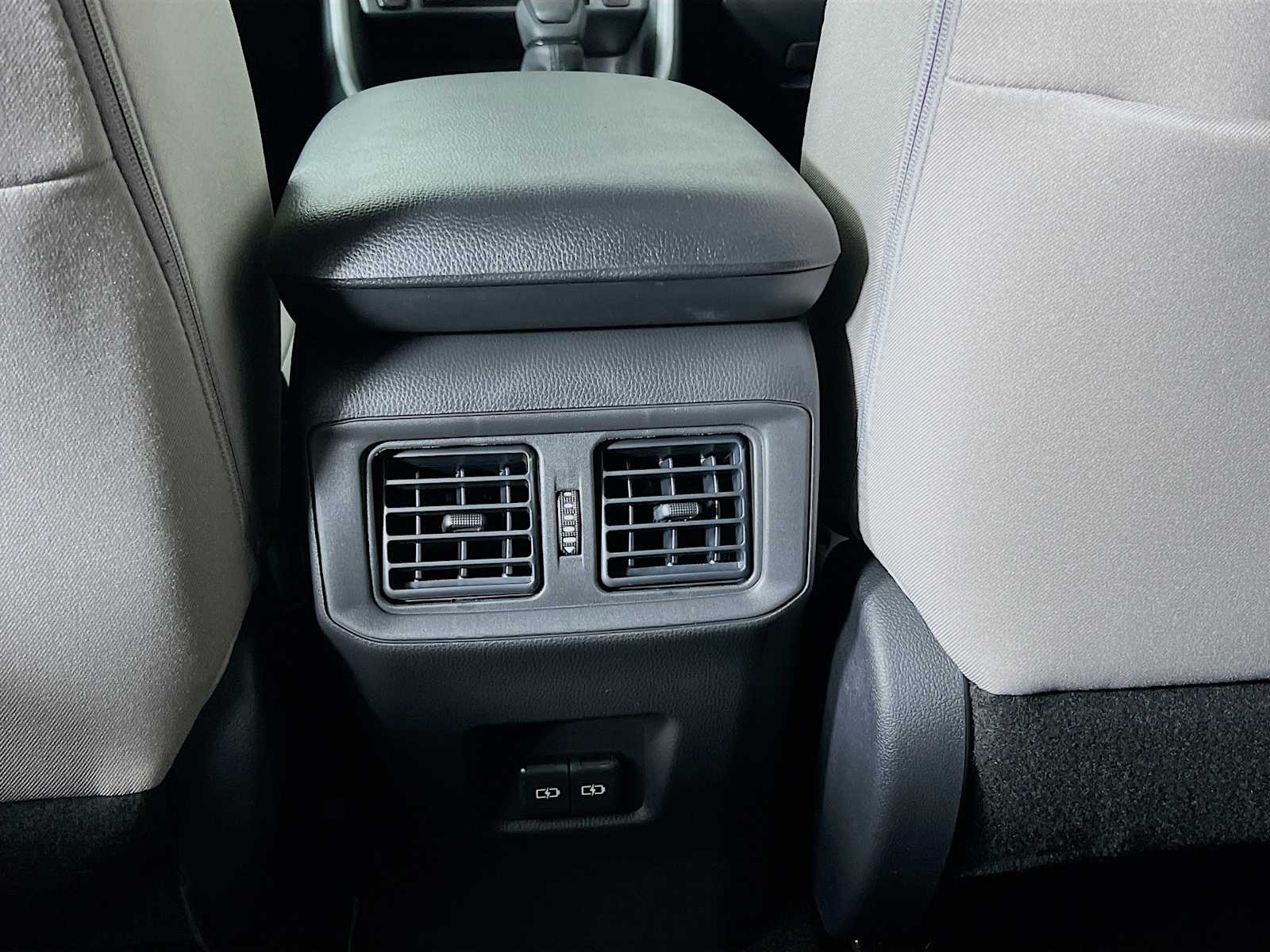 2025 Toyota RAV4 Hybrid XLE - Photo 14