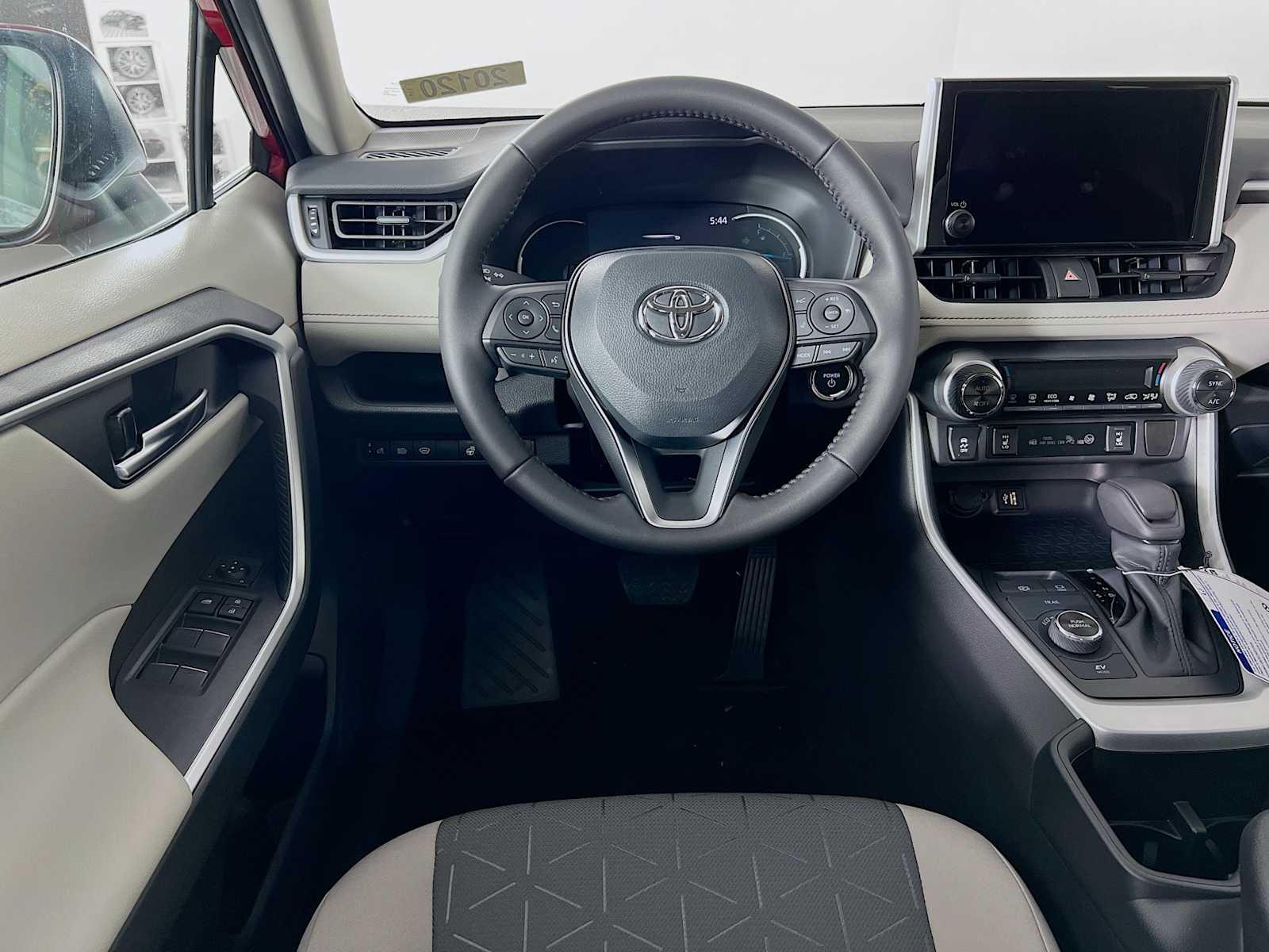 2025 Toyota RAV4 Hybrid XLE - Photo 15