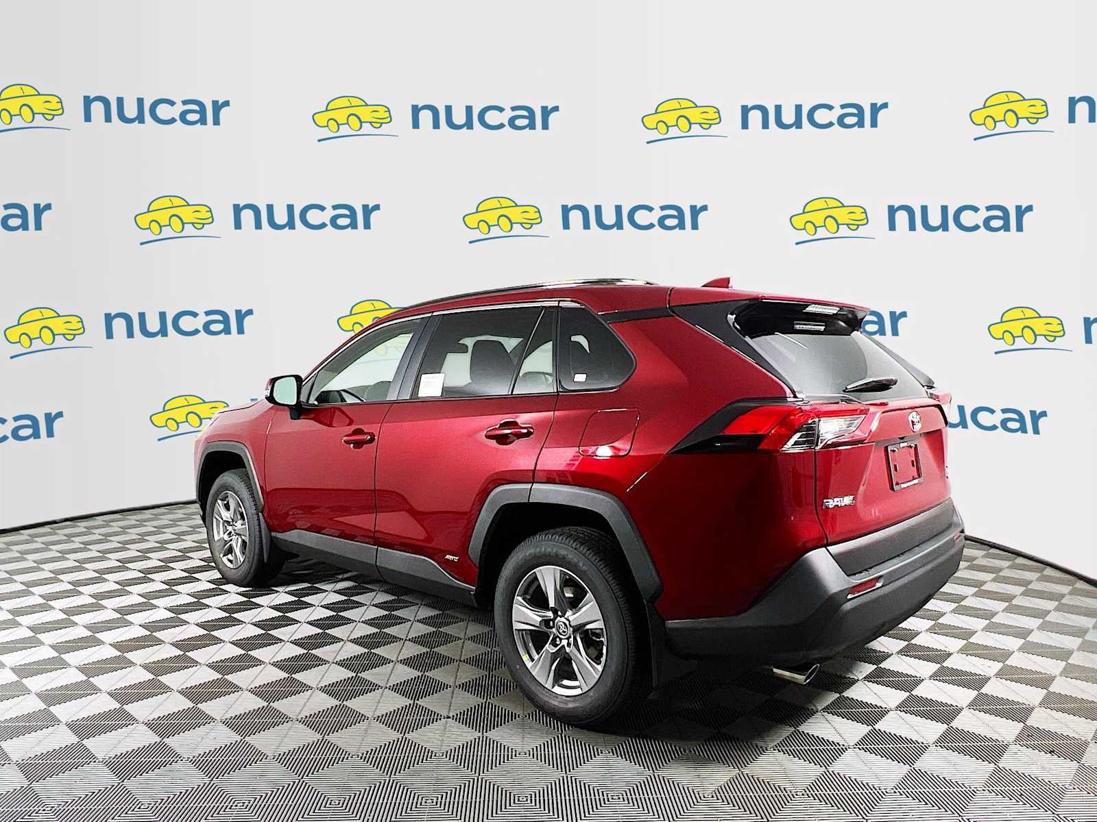 2025 Toyota RAV4 Hybrid XLE - Photo 4