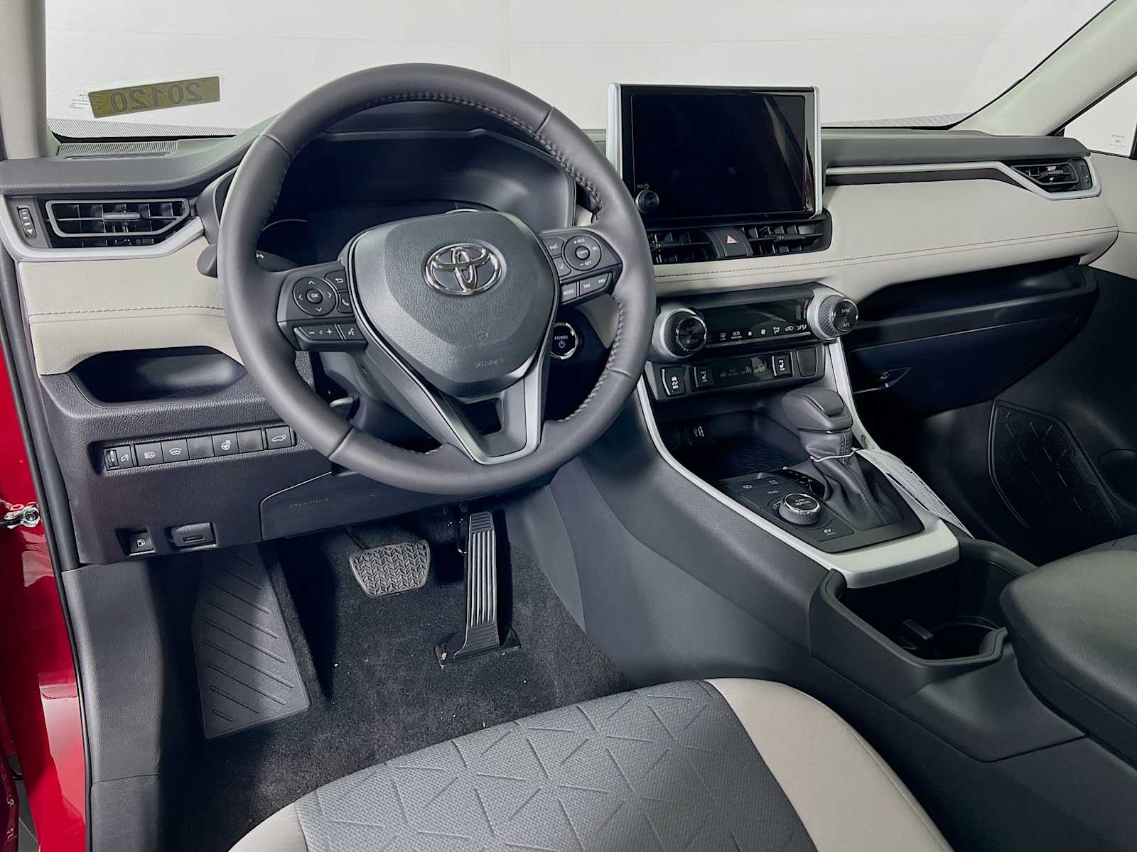 2025 Toyota RAV4 Hybrid XLE - Photo 6