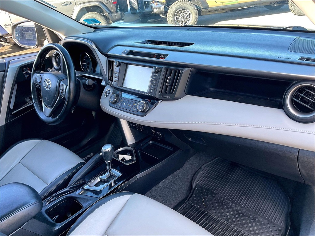 2017 Toyota RAV4 Limited - Photo 13