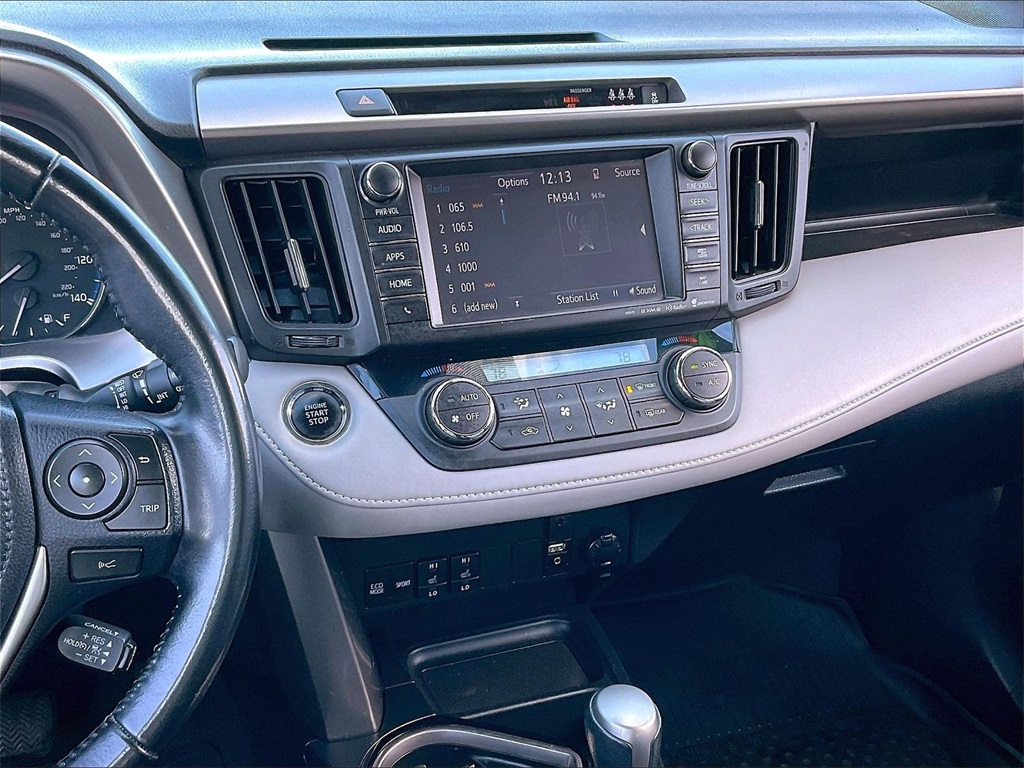 2017 Toyota RAV4 Limited - Photo 17