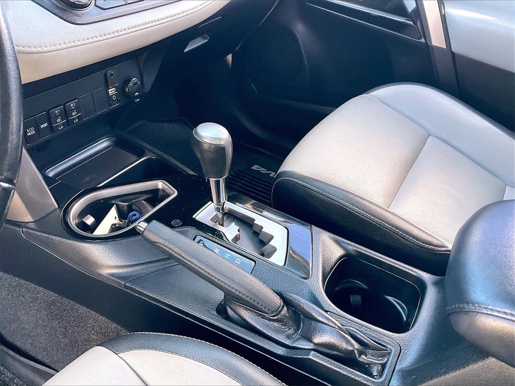 2017 Toyota RAV4 Limited - Photo 19