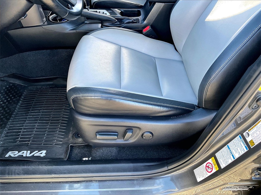 2017 Toyota RAV4 Limited - Photo 34