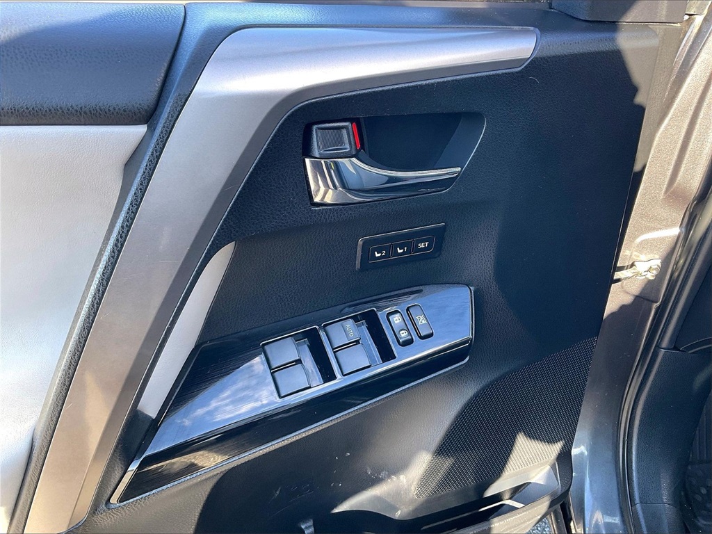 2017 Toyota RAV4 Limited - Photo 38