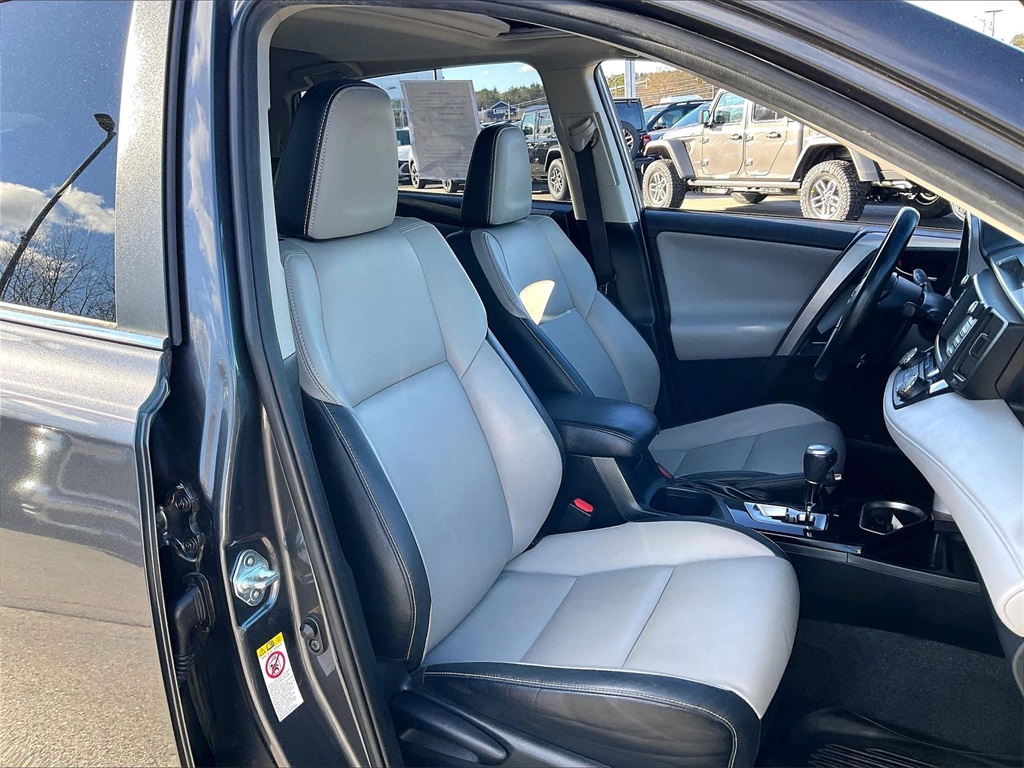 2017 Toyota RAV4 Limited - Photo 10