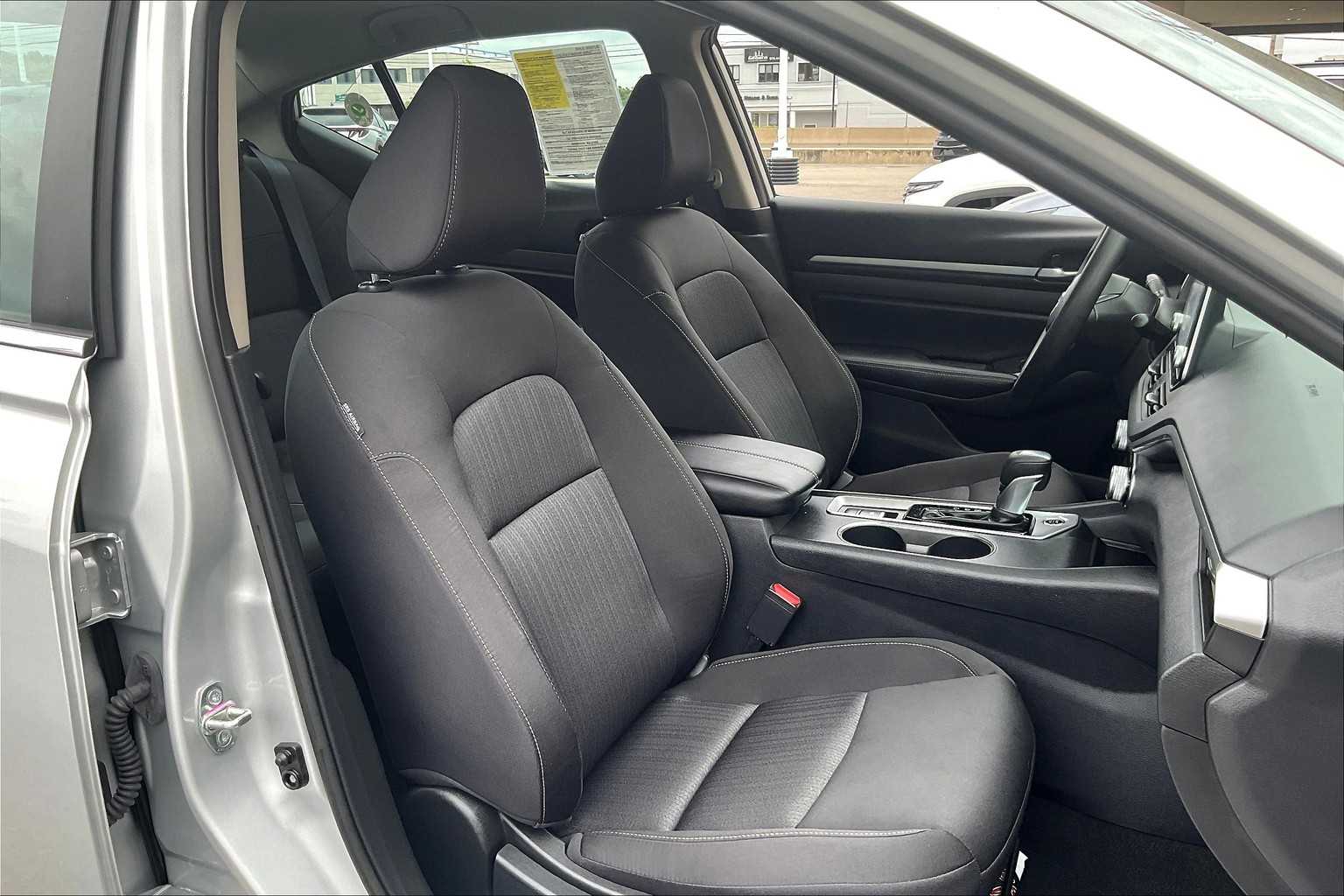 2022 Nissan Altima 2.5 SV - Photo 11