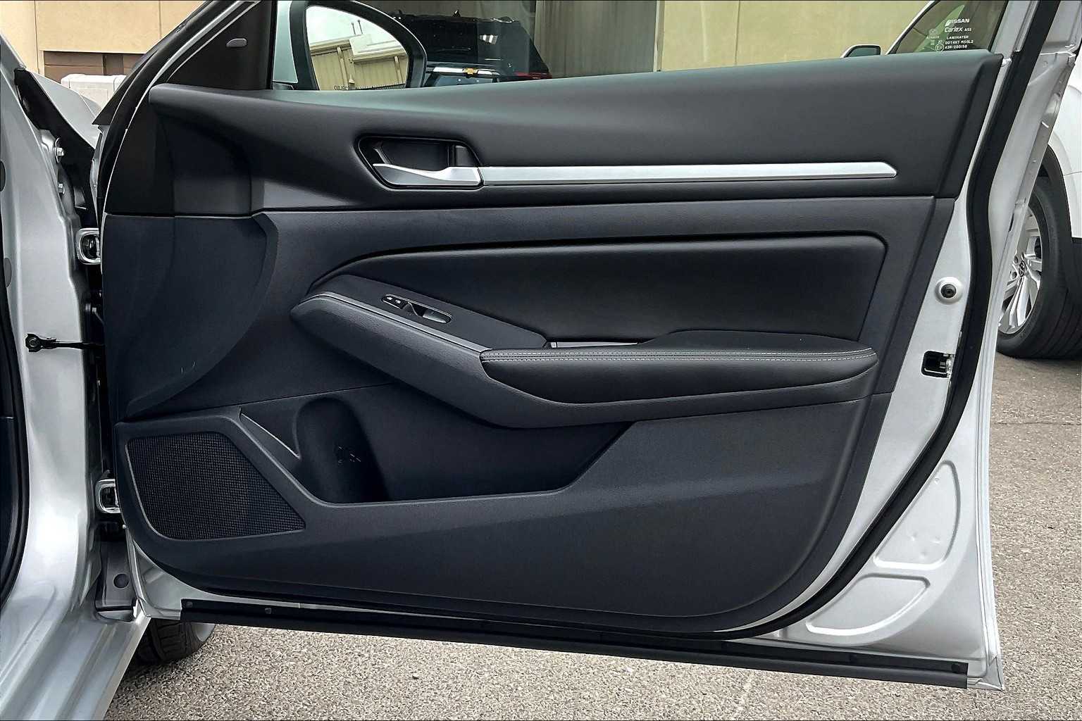 2022 Nissan Altima 2.5 SV - Photo 12