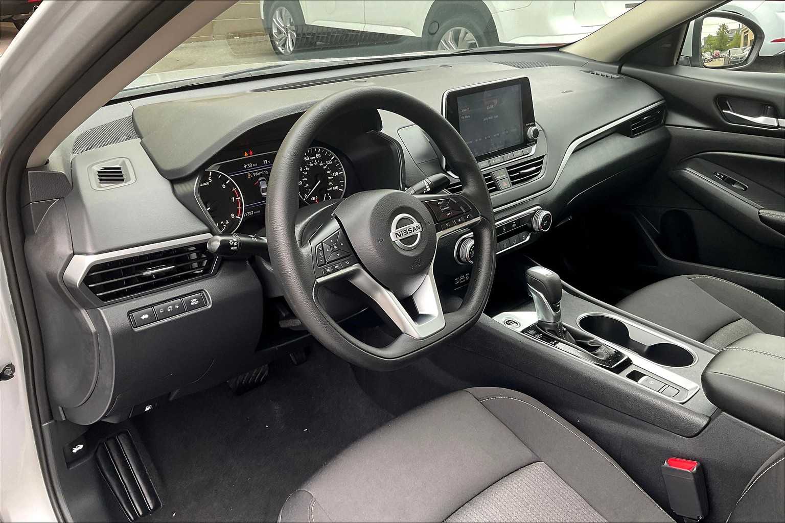 2022 Nissan Altima 2.5 SV - Photo 8
