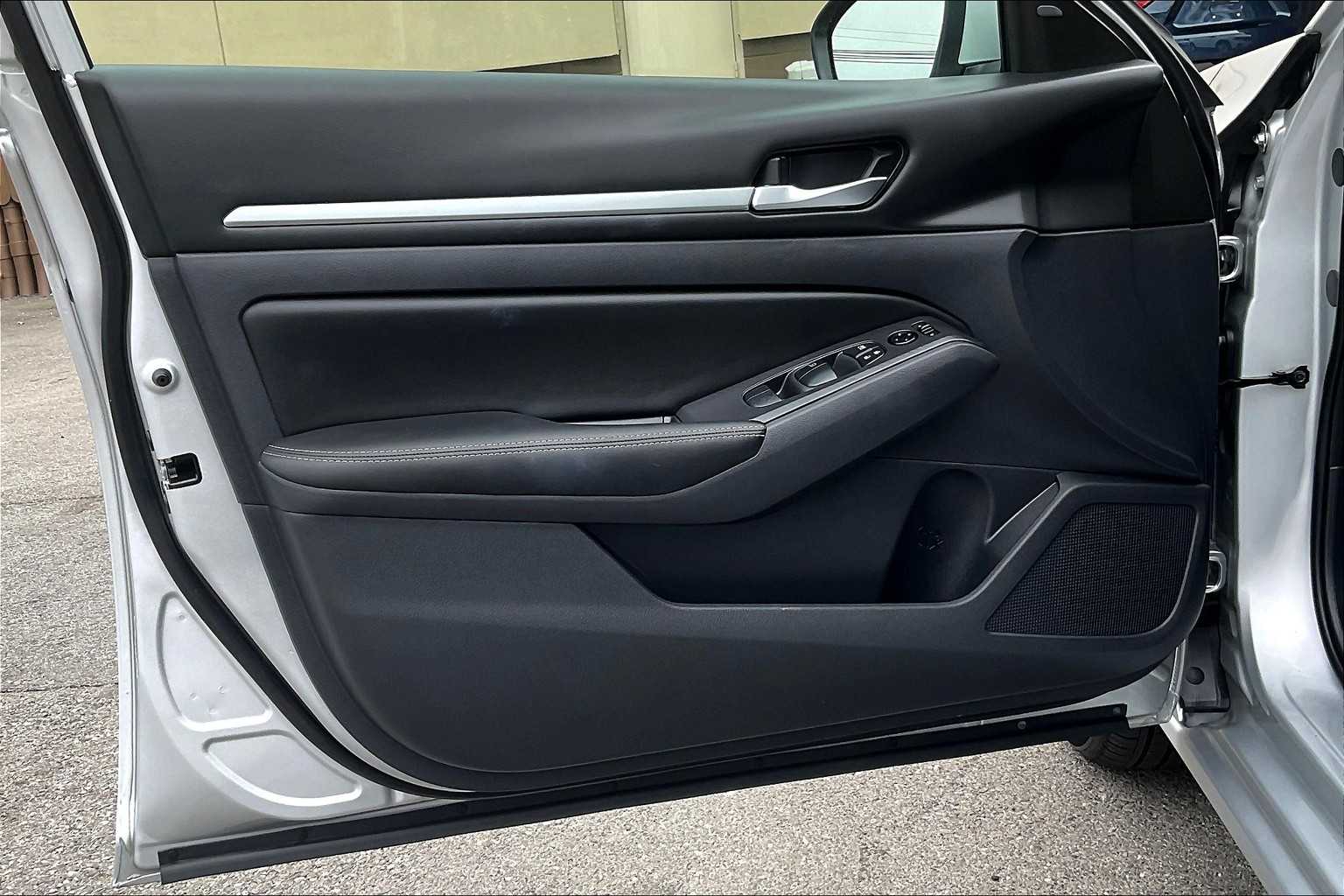 2022 Nissan Altima 2.5 SV - Photo 9