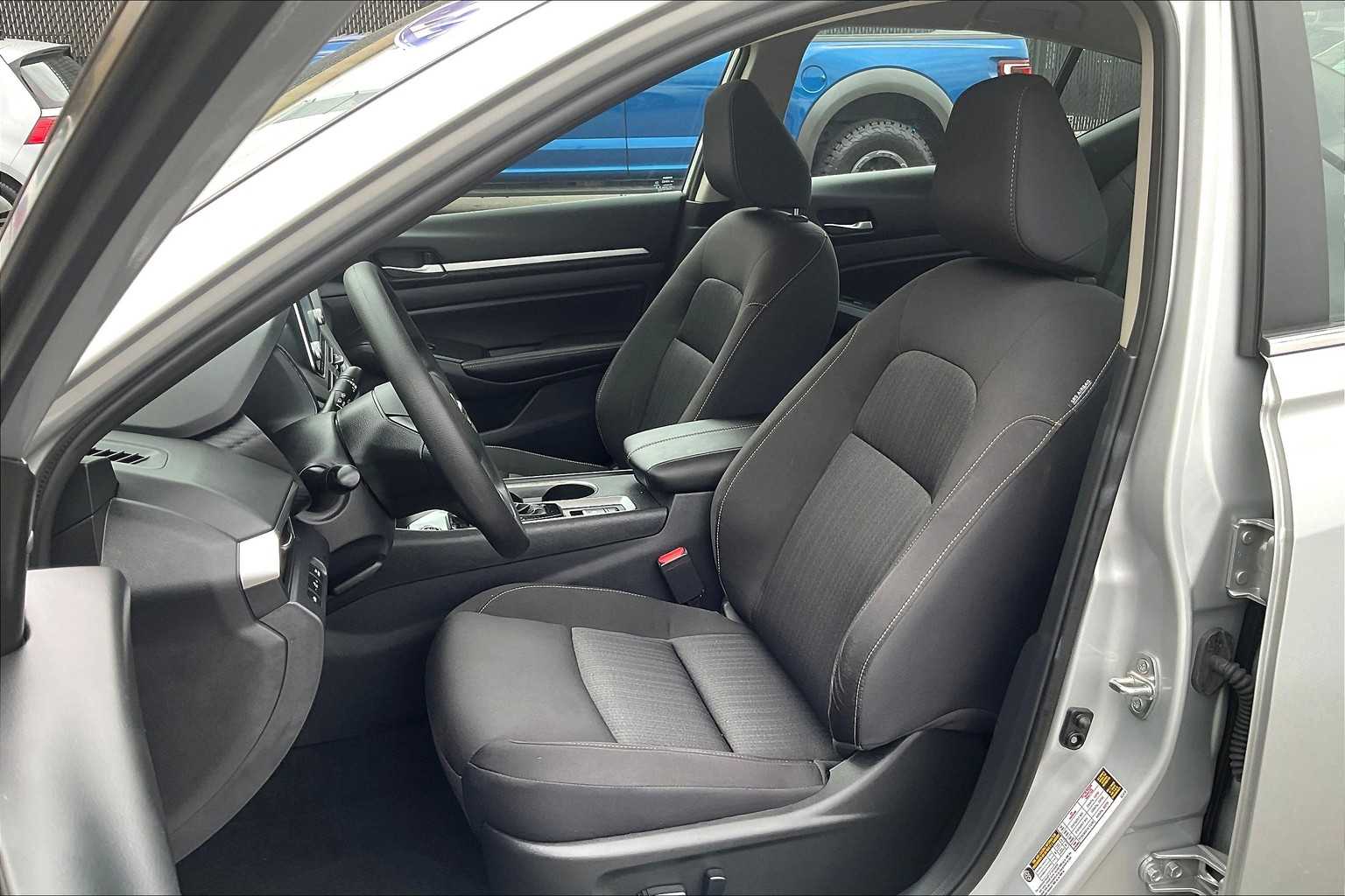 2022 Nissan Altima 2.5 SV - Photo 10