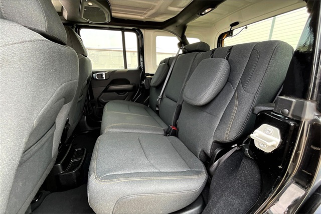 2024 Jeep Wrangler Sahara 4xe - Photo 14